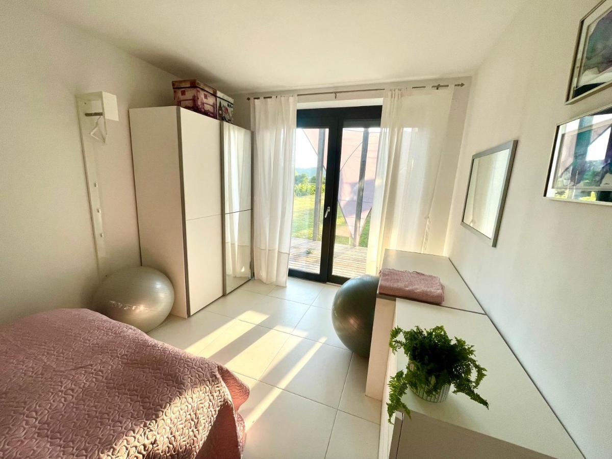 Mega Apartment Prvacina Bagian luar foto