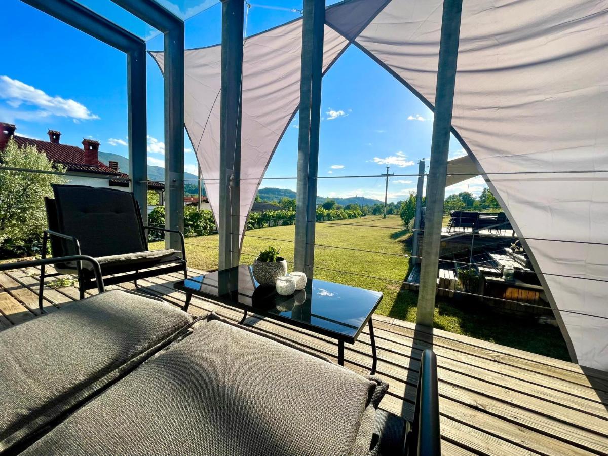 Mega Apartment Prvacina Bagian luar foto